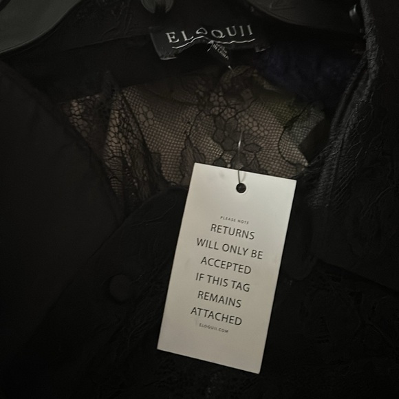 Black lace top with arm pads - Picture 2 of 2